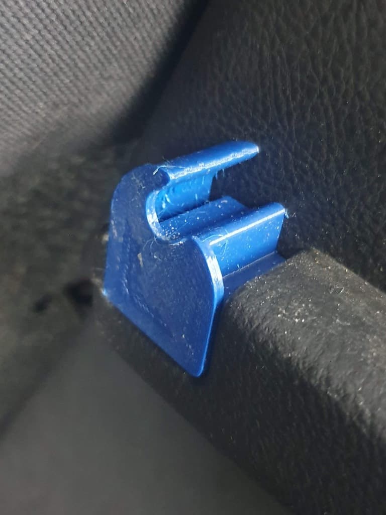 Parcel-Shelf Fixing Block