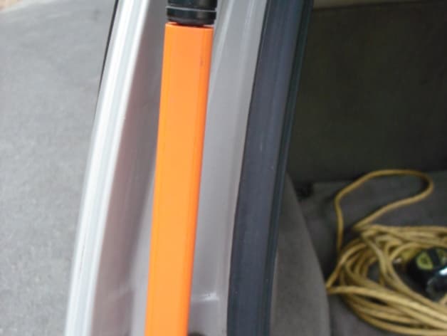 Rear-Hatch Gas-Strut Brace — image 1 of 3