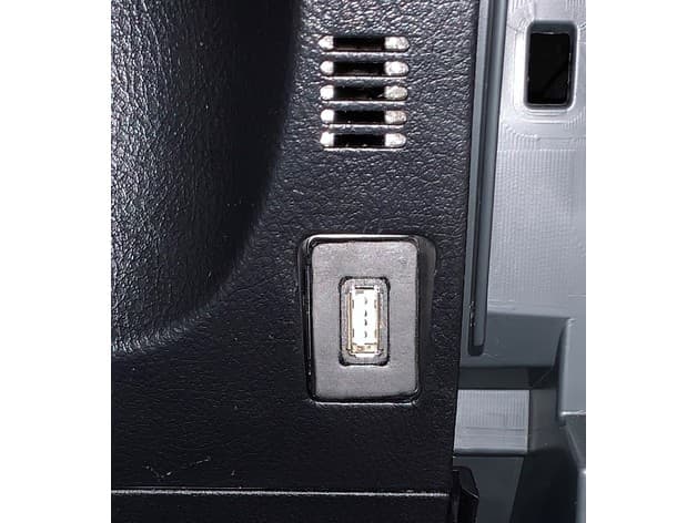 Dashboard USB-Cable Holder — image 1 of 1