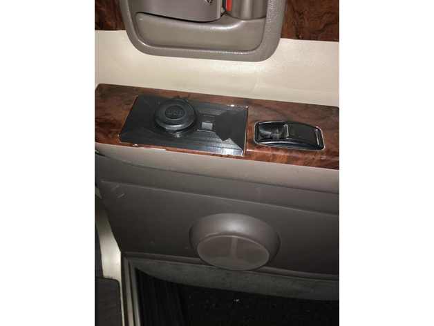 Second-Row Ashtray USB Panel