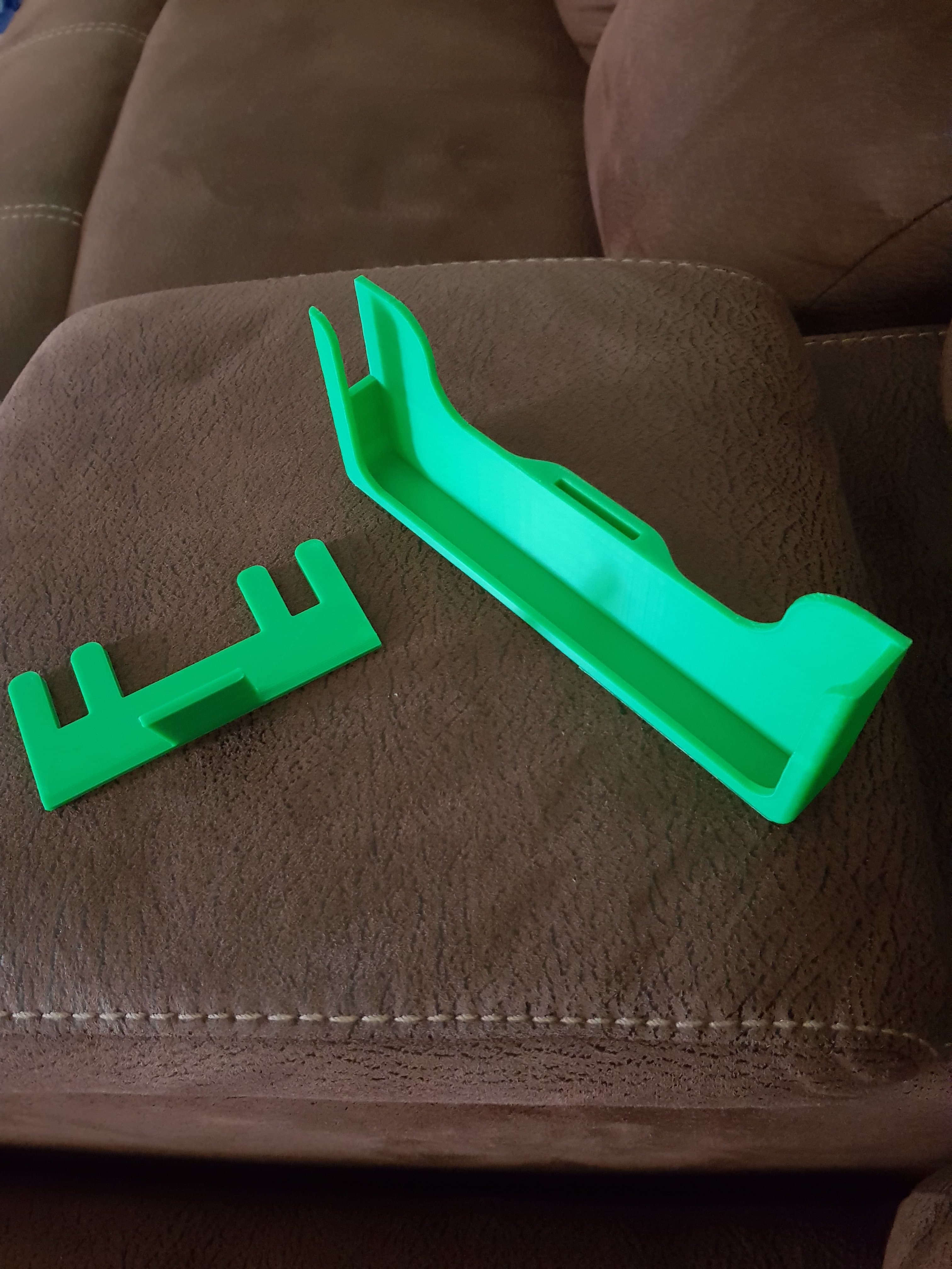 CD-Slot Phone Cradle