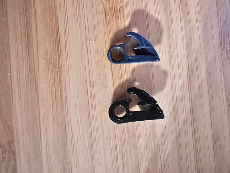 Centre-Console Cup-Holder Latch