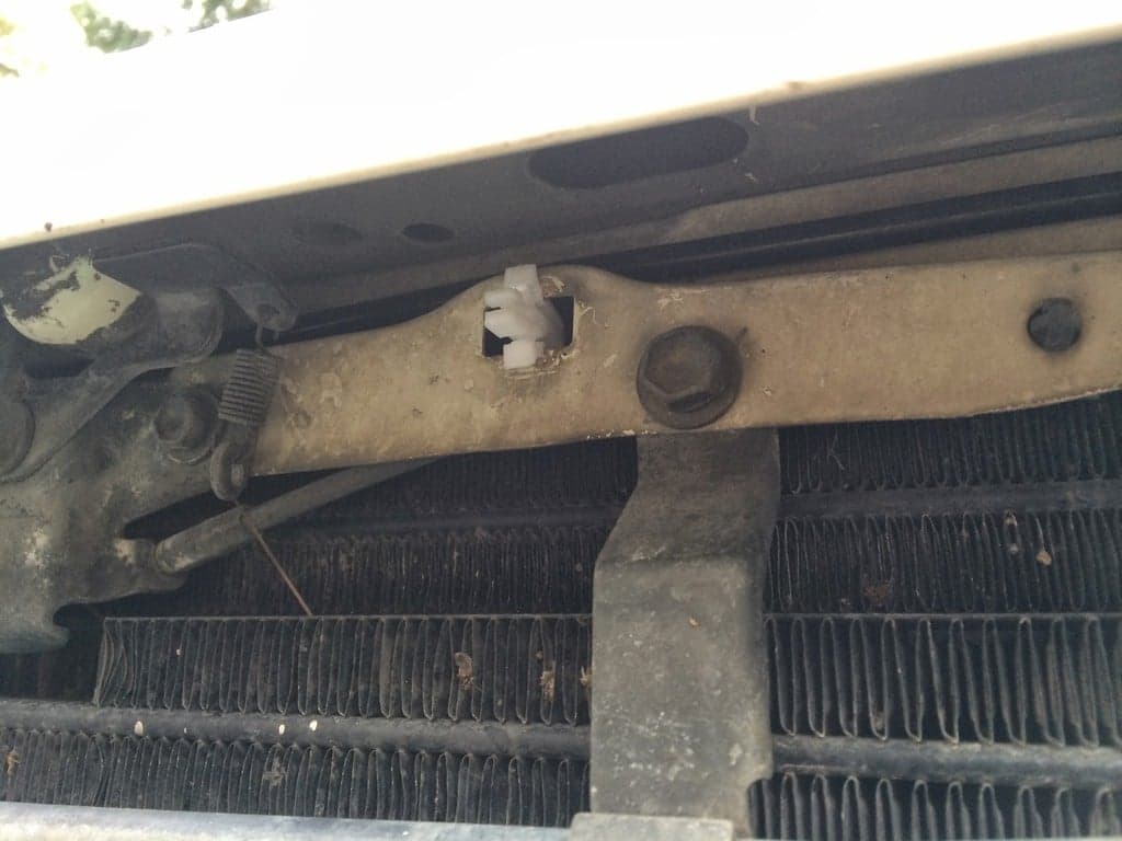 Front-Grille Retaining Clip