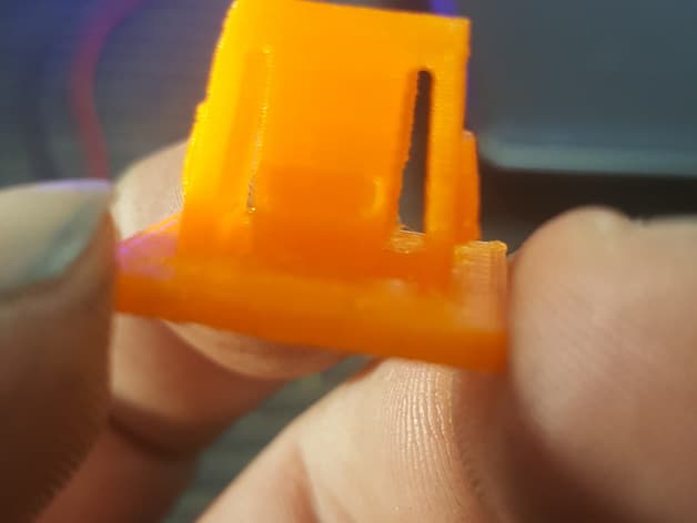Centre-Console Retaining Clip