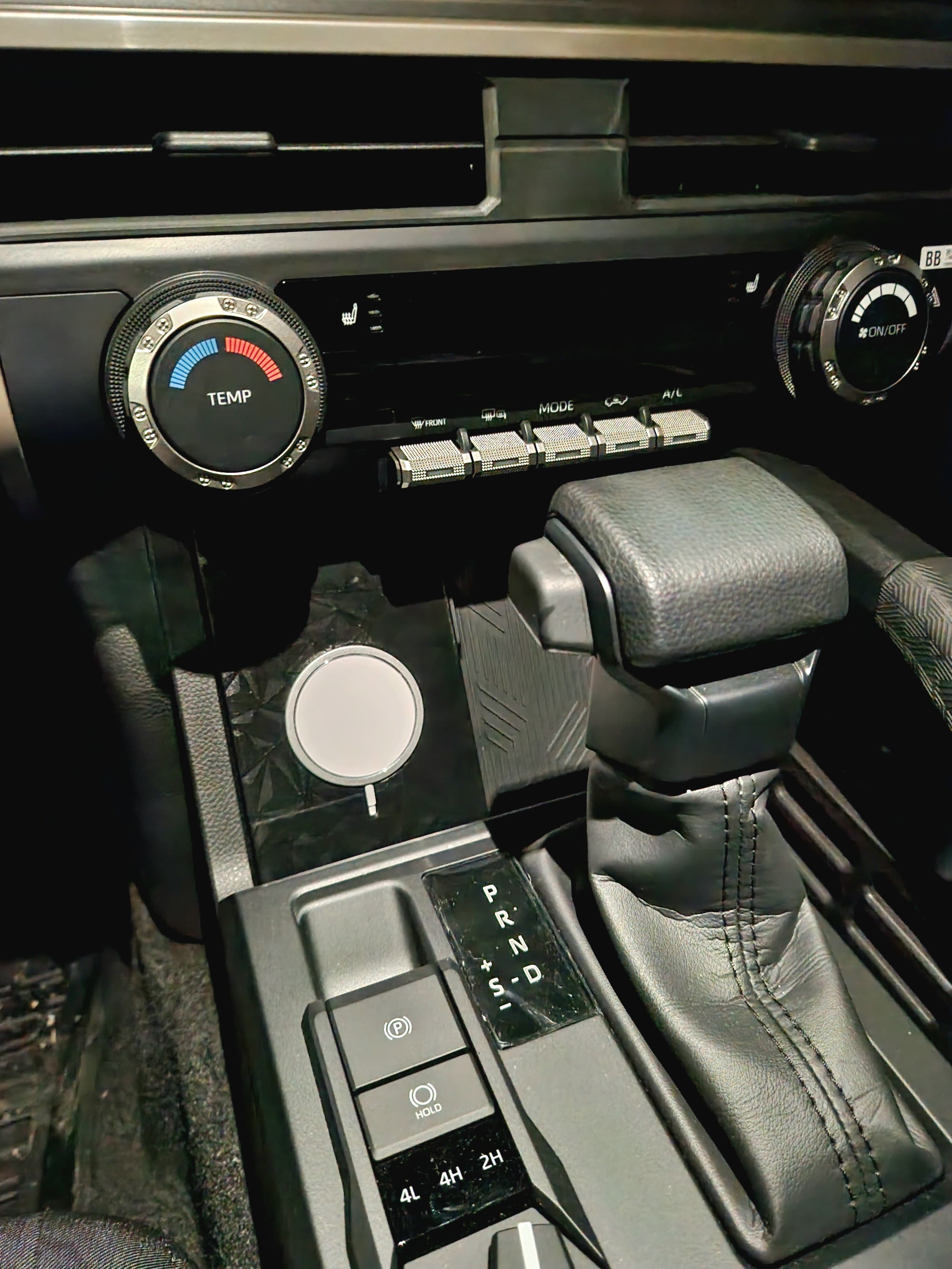 Centre-Console Magnetic Charger Pad