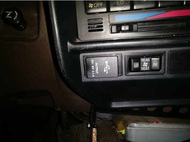 Centre-Console USB-Socket Panel — image 1 of 2