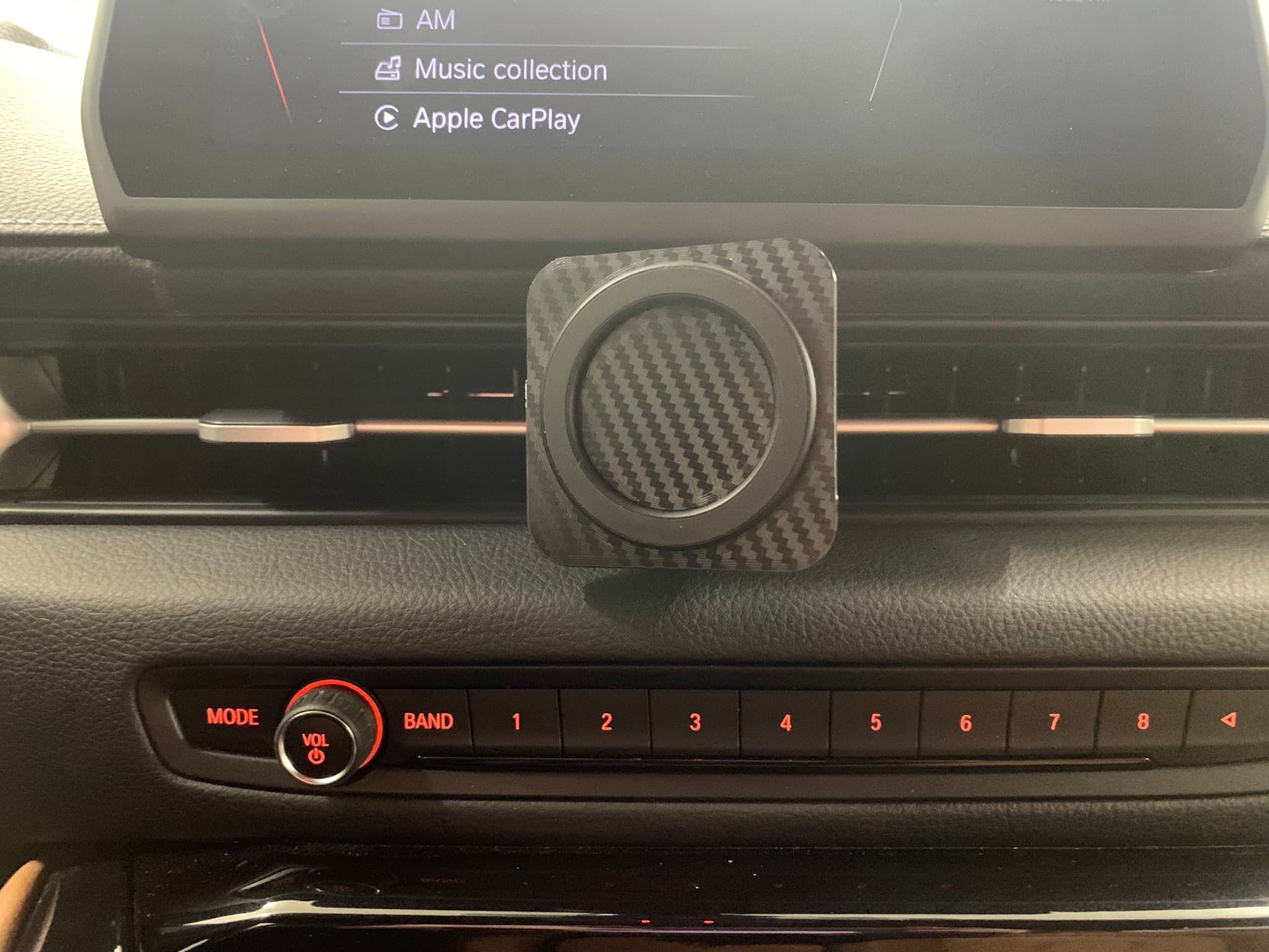 MagSafe Dashboard Phone Mount